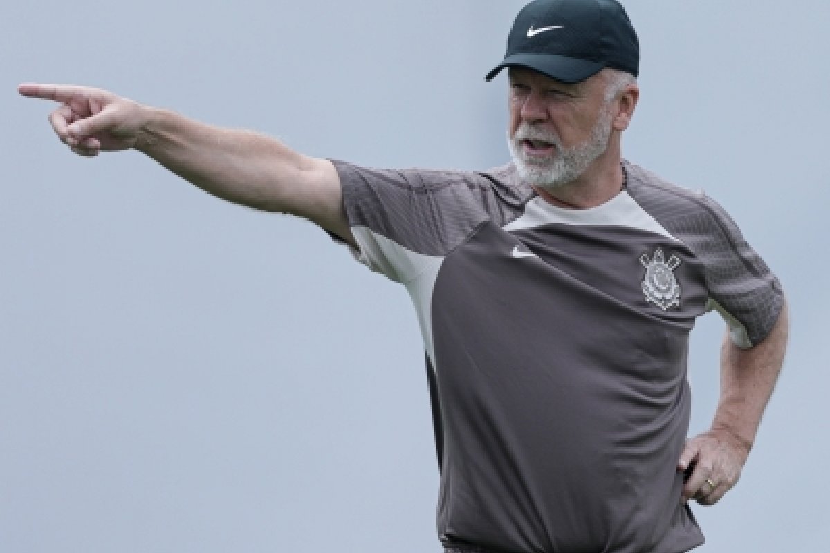 Corinthians demite Mano Menezes após quatro derrotas seguidas