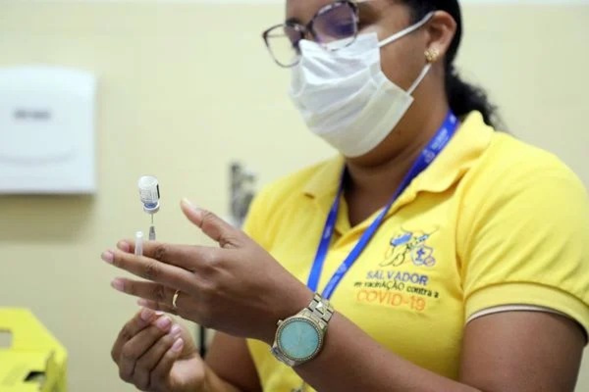 Covid-19: vacinação pré-Carnaval termina nesta terça-feira (6)