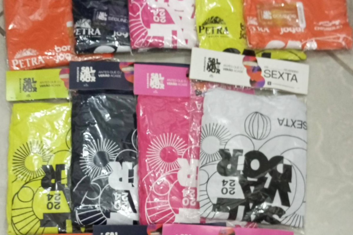 Dupla é presa por fraudar compra de abadás