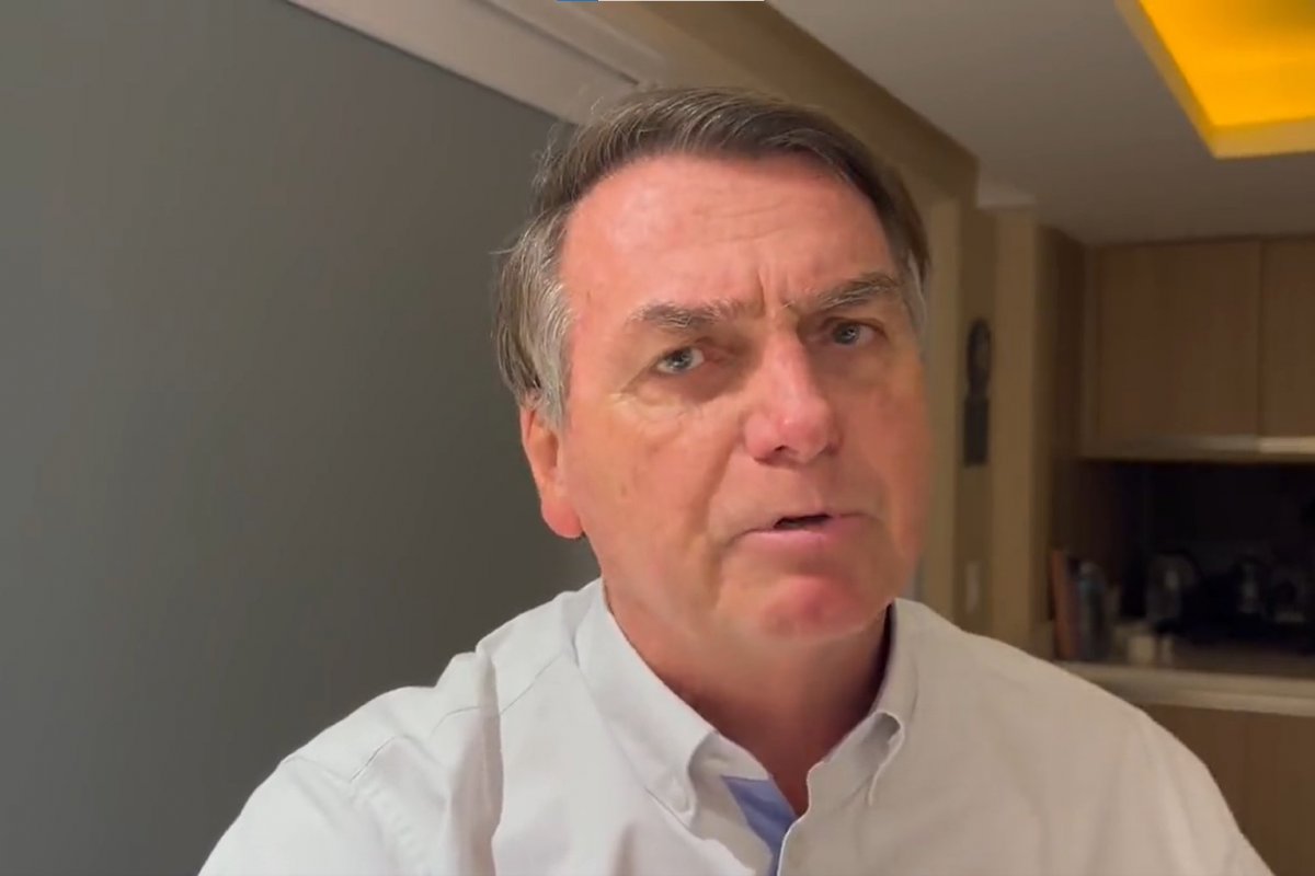 Bolsonaro reforma casa de praia alegando medo de bloqueio das contas por Moraes