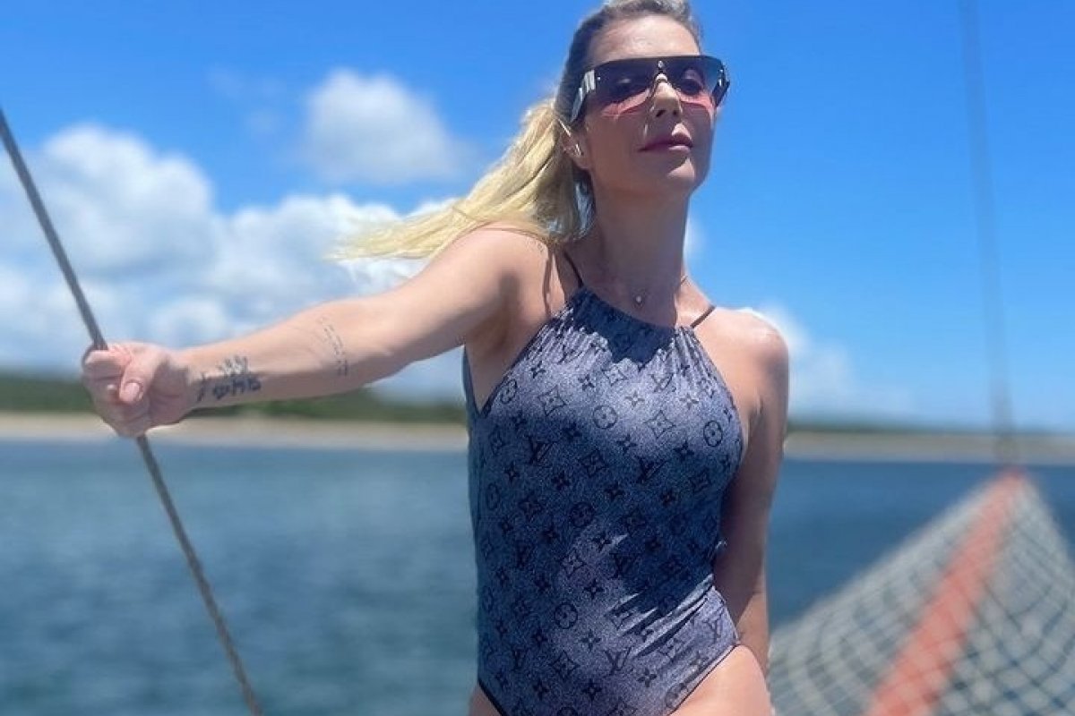 Luiza Possi curte férias na Bahia com a família!