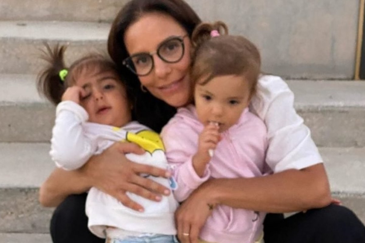 Ivete Sangalo posta foto rara das gêmeas e fãs vão à loucura 