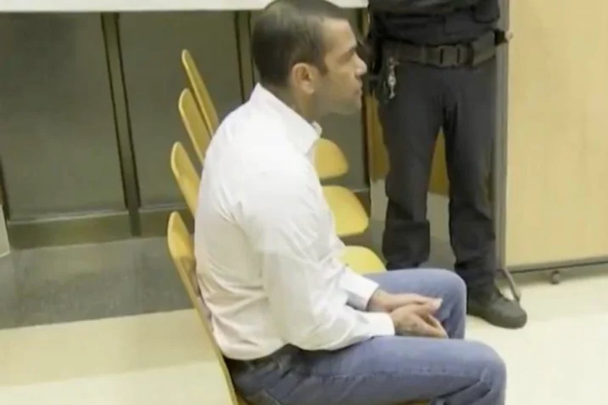 Último julgamento de Daniel Alves vai contar com depoimento do ex-jogador