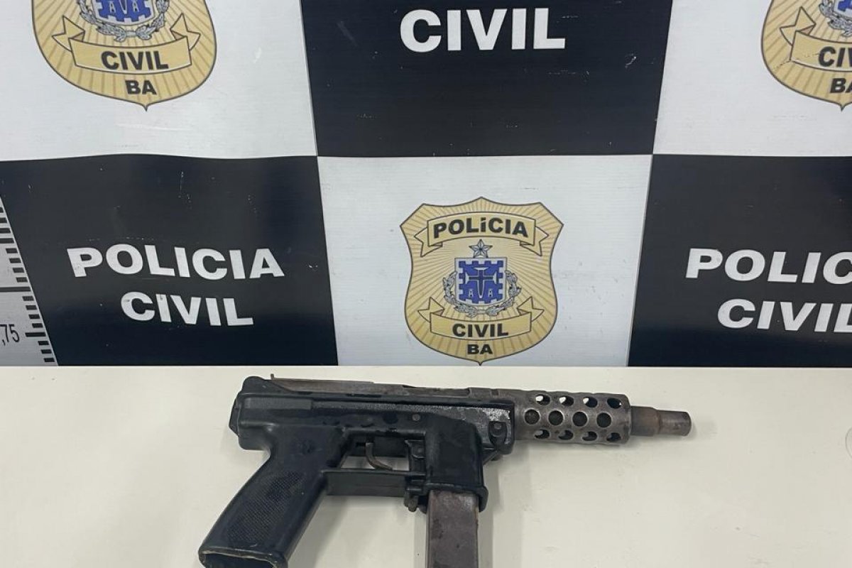 Polícia Civil apreende submetralhadora americana em Feira de Santana