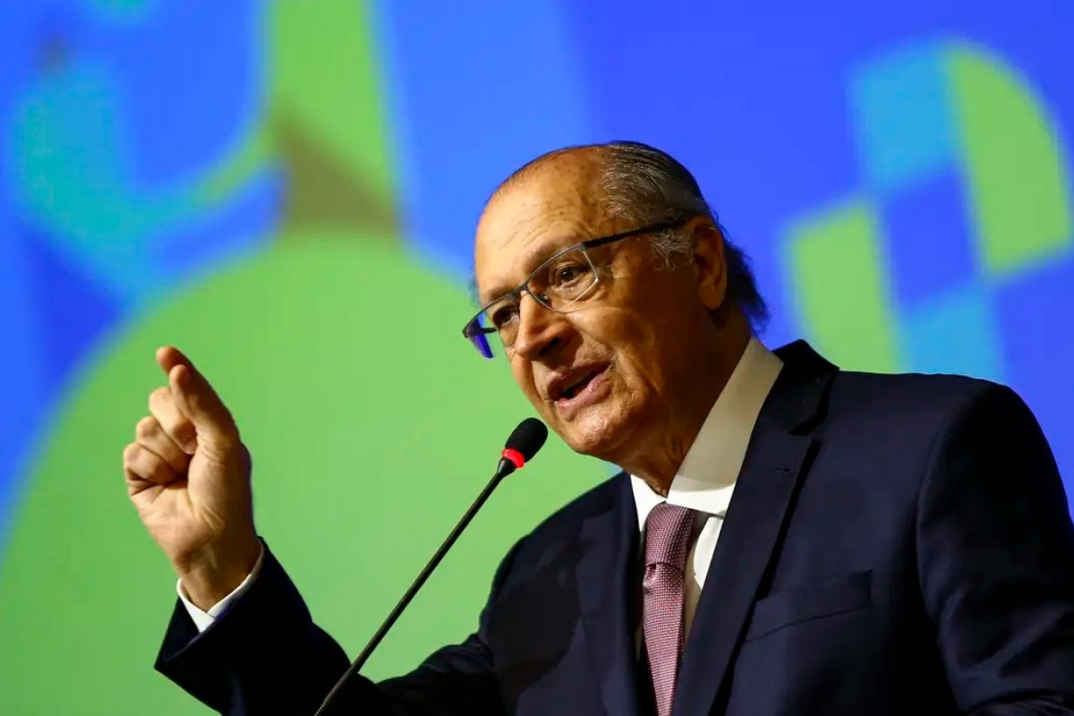 Déficit zero é importante para sustentar queda de juros, afirma Alckmin