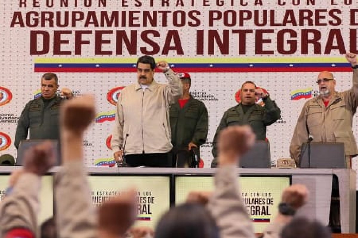 Maduro defende criação de 'supermaquinaria cívico-militar'