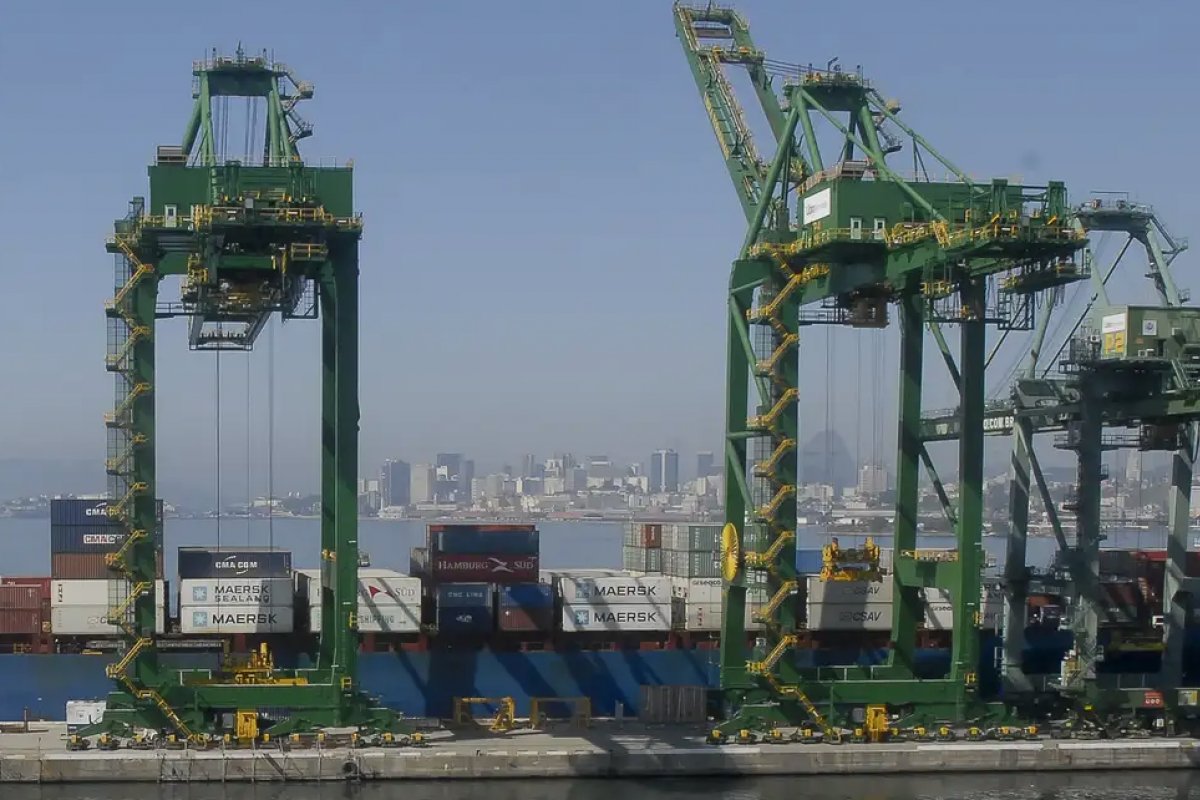 Balança comercial brasileira tem superávit de US$ 6,5 bi em janeiro