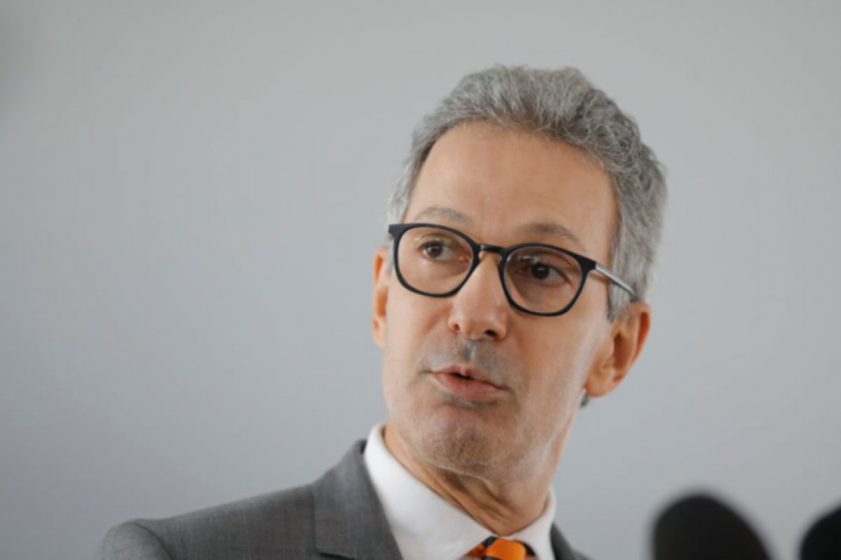 Criança aprenderá ciência para decidir se quer se vacinar, diz Zema
