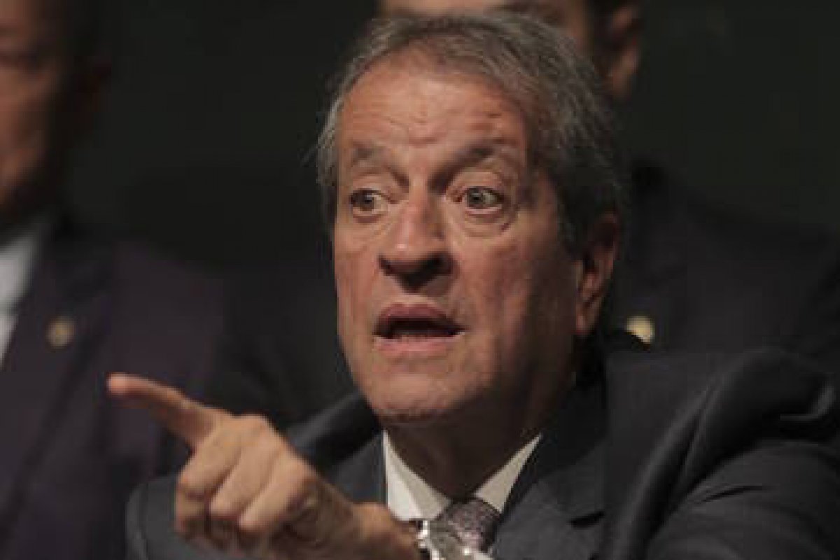 Valdemar Costa Neto é preso em flagrante pela PF