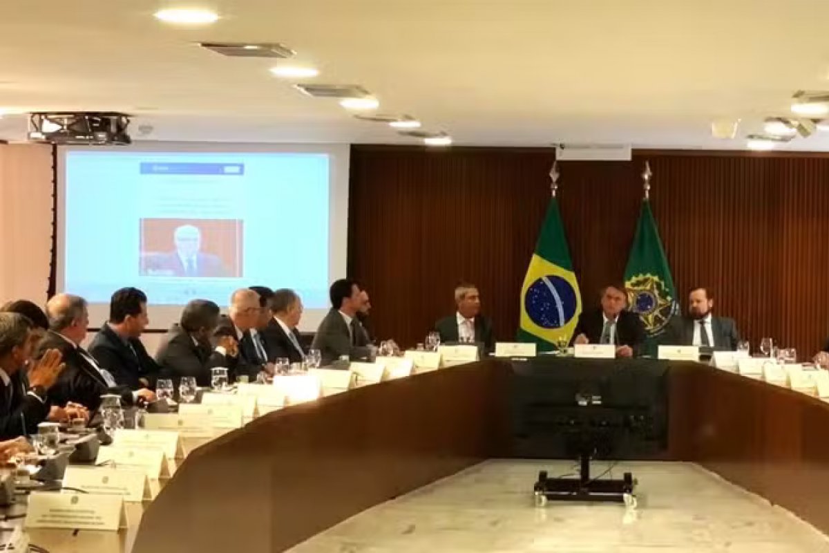 Vídeo: em reunião, Bolsonaro diz 'vai ter caos no Brasil' se ministros não agissem antes das eleições