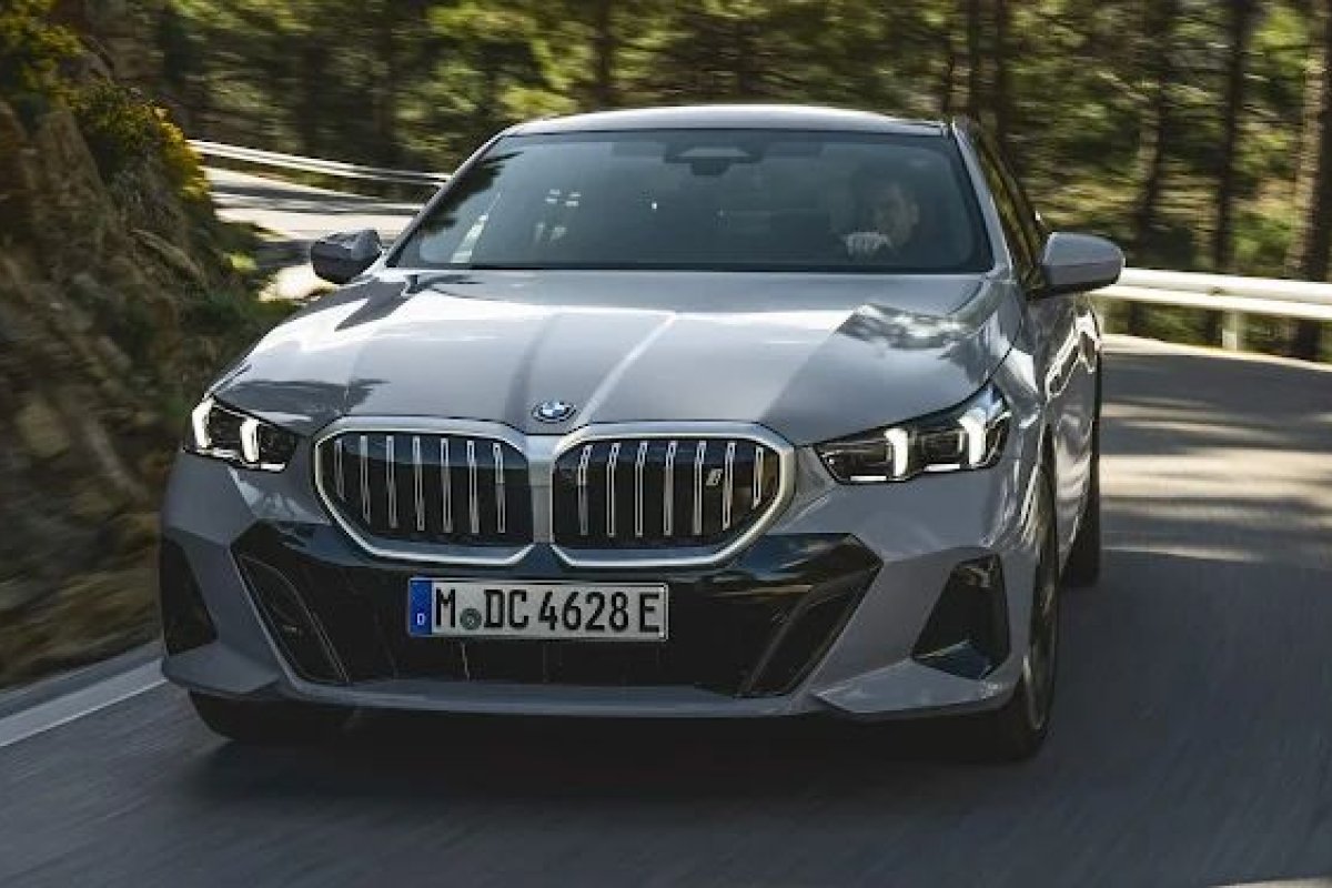 BMW confirma novo Série 5 530e e i5 elétrico no Brasil já em março