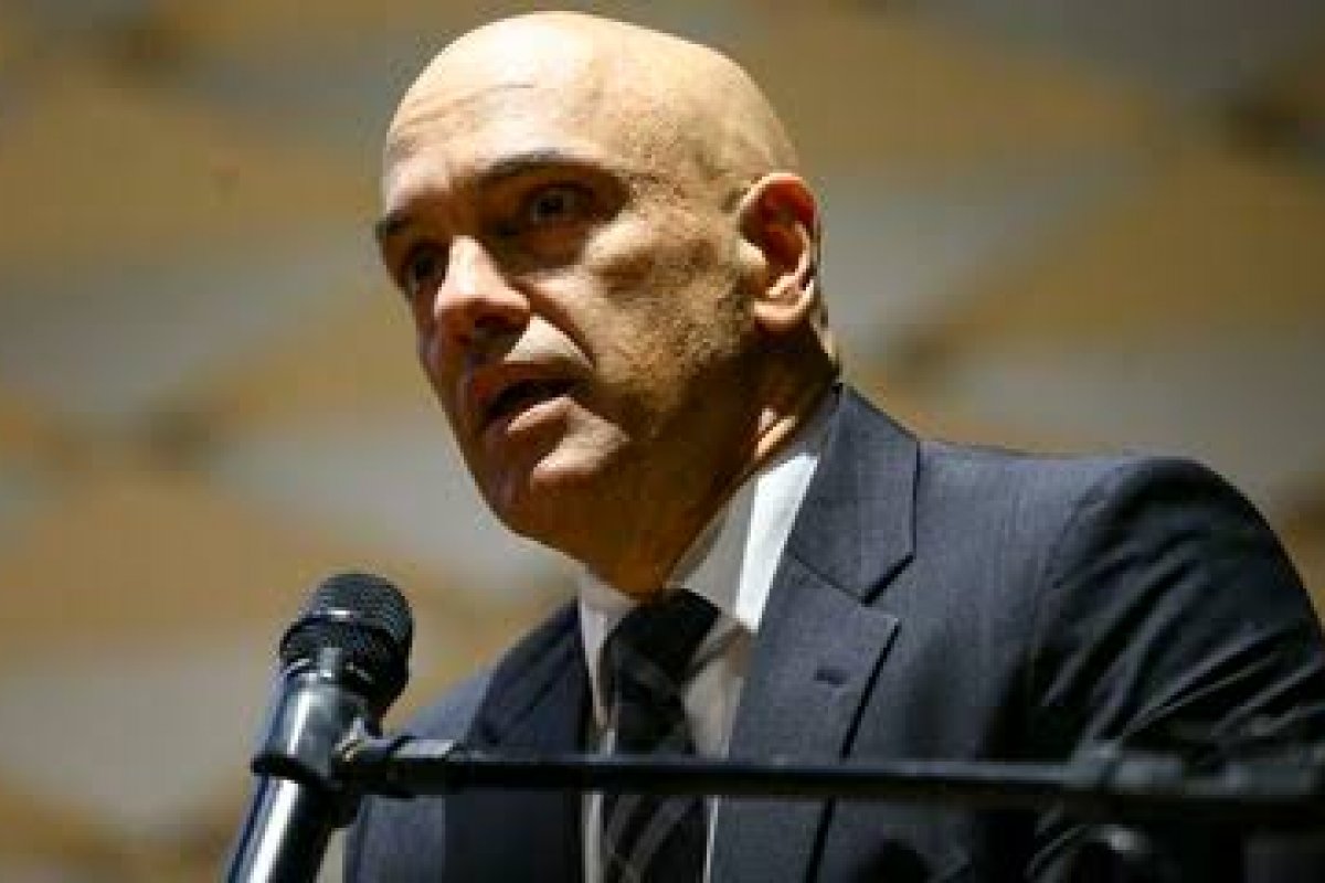 OAB pede que Moraes reveja decisão que impede comunicação entre advogados