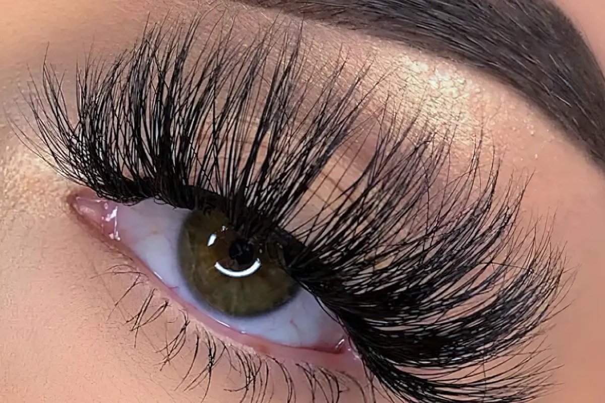 Anvisa emite alerta sobre riscos de colas instantâneas em procedimentos de beleza, como cílios e unhas postiças