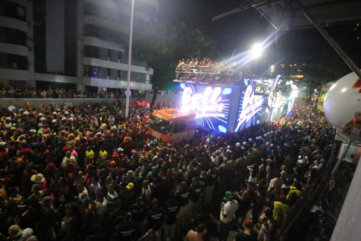 Cerca de 1,5 milhão de pessoas passaram por Portais de Abordagem no 2º dia de Carnaval em Salvador