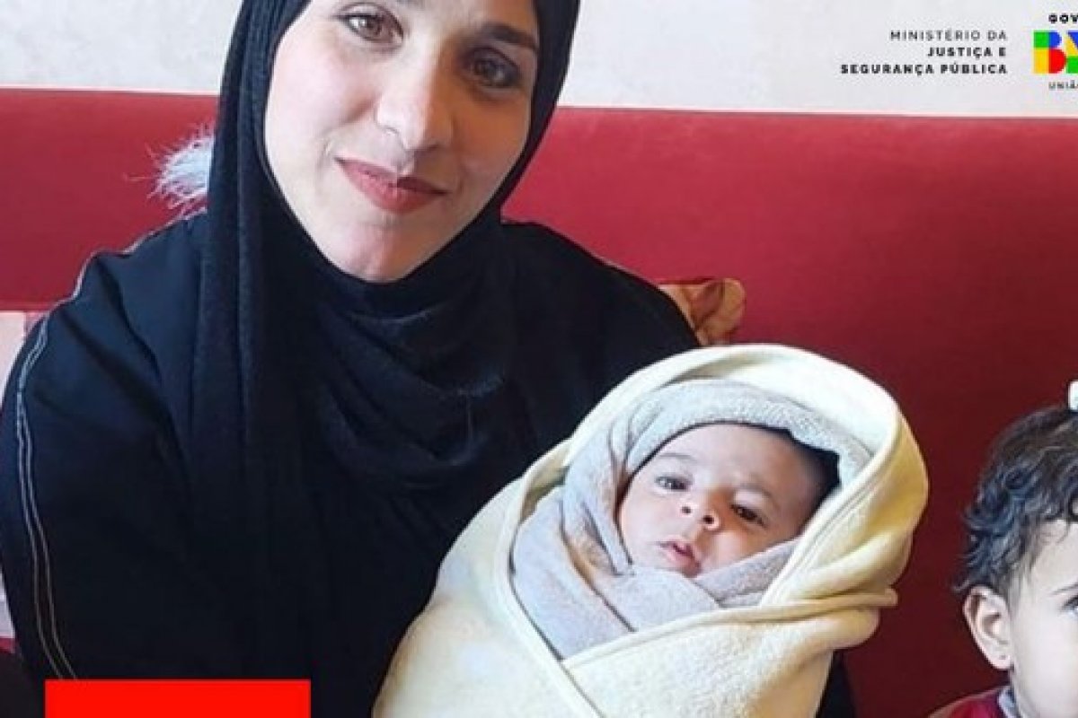 Mãe e três filhos brasileiros-palestinos que deixaram Faixa de Gaza chegam ao Brasil