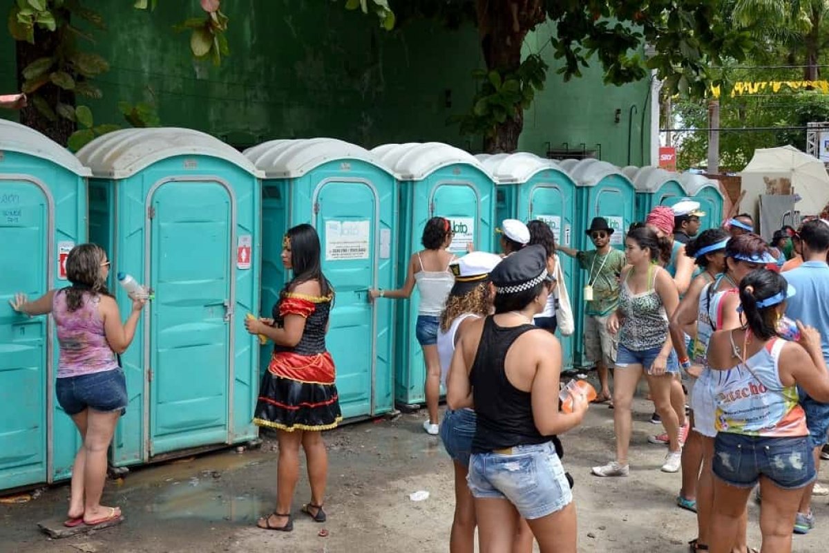Carnaval: CNJ alerta sobre multas por urinar em locais públicos