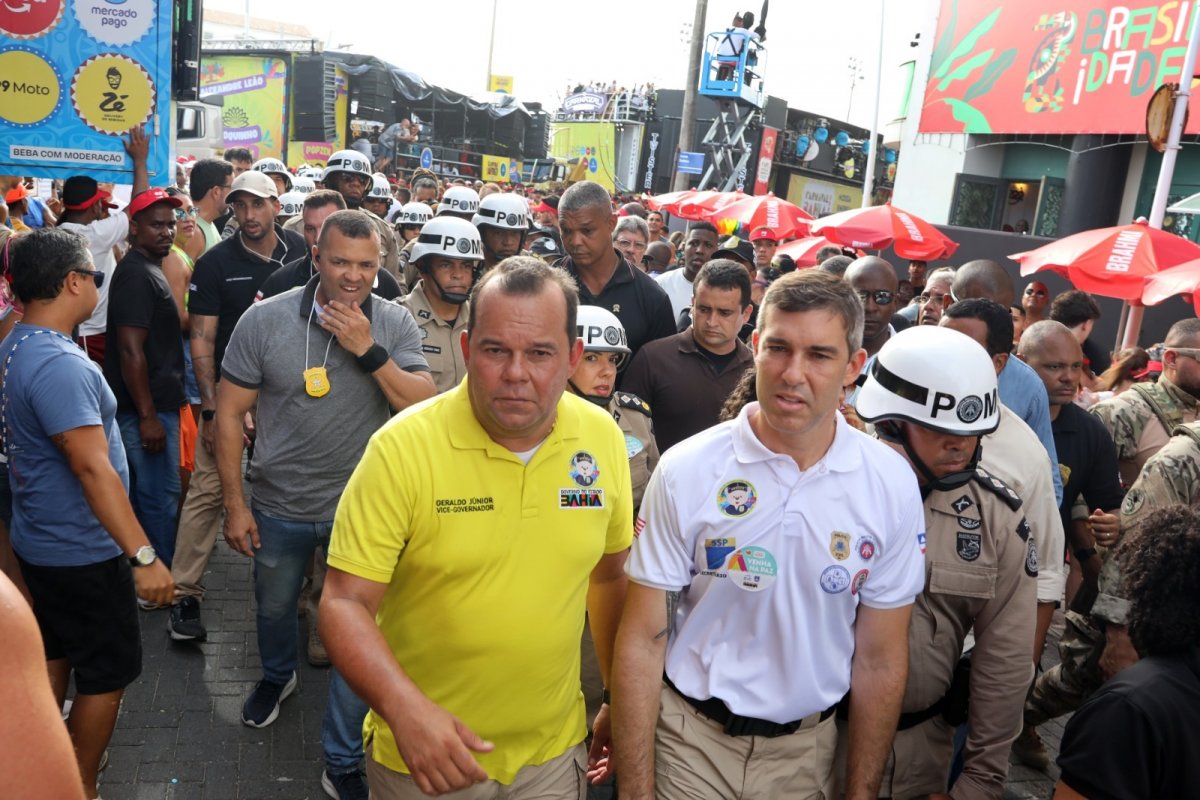 Geraldo Júnior aproveita carnaval para visitar comunidade: ‘encontrei o abraço de famílias’