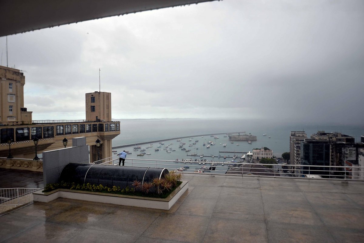 Sistema de baixa pressão causa fortes chuvas em Salvador