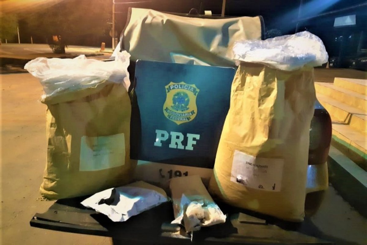 Homem é preso e caminhonete com agrotóxicos de origem chinesa é apreendida em rodovia na Bahia