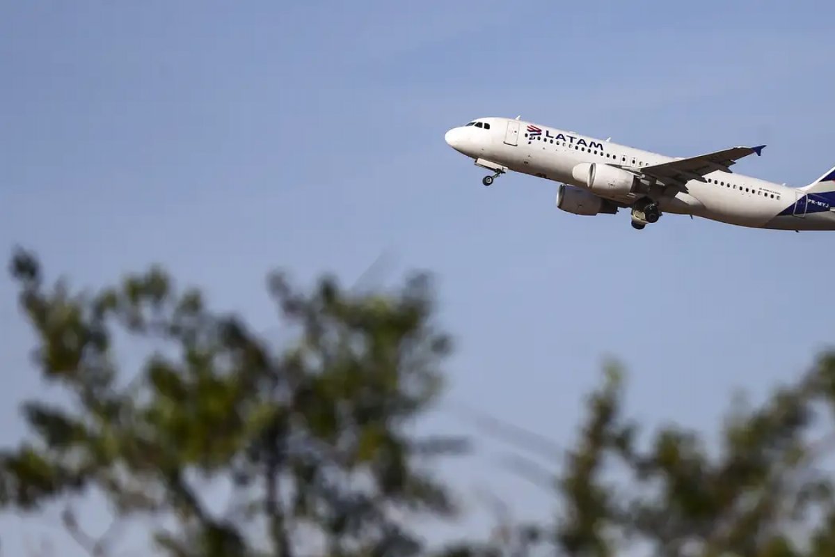 Governo estuda formas de baratear o preço das passagens aéreas