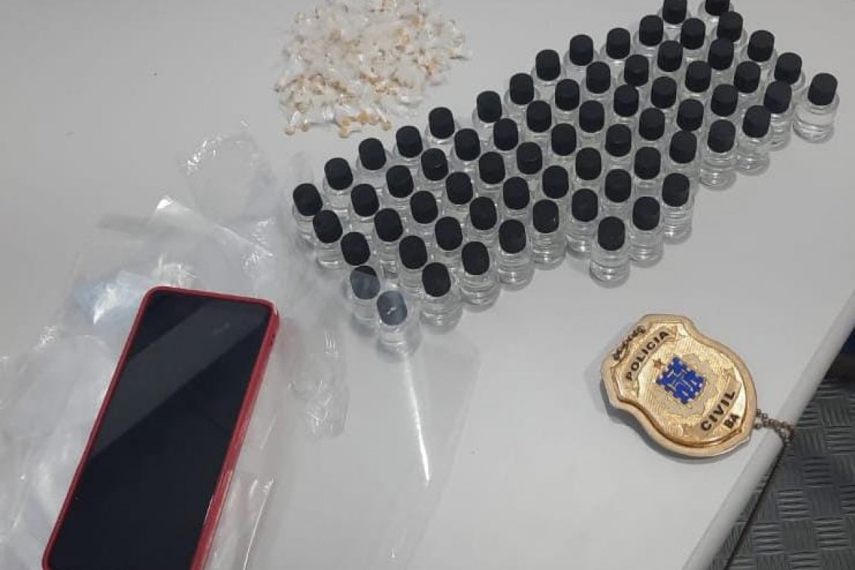 Polícia apreende drogas e prende suspeitos durante operação na Barra durante o Carnaval