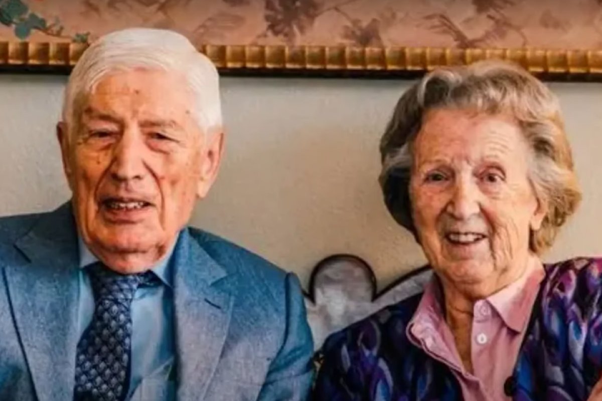 Ex-premiê da Holanda faz eutanásia dupla e morre com esposa de mãos dadas