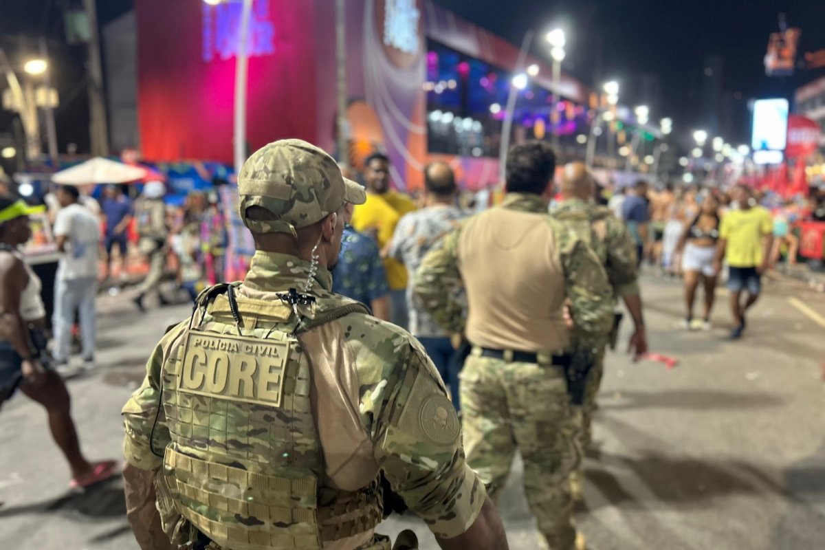 Vídeo: mulher é socorrida pela Polícia Civil após mal súbito no circuito Barra-Ondina