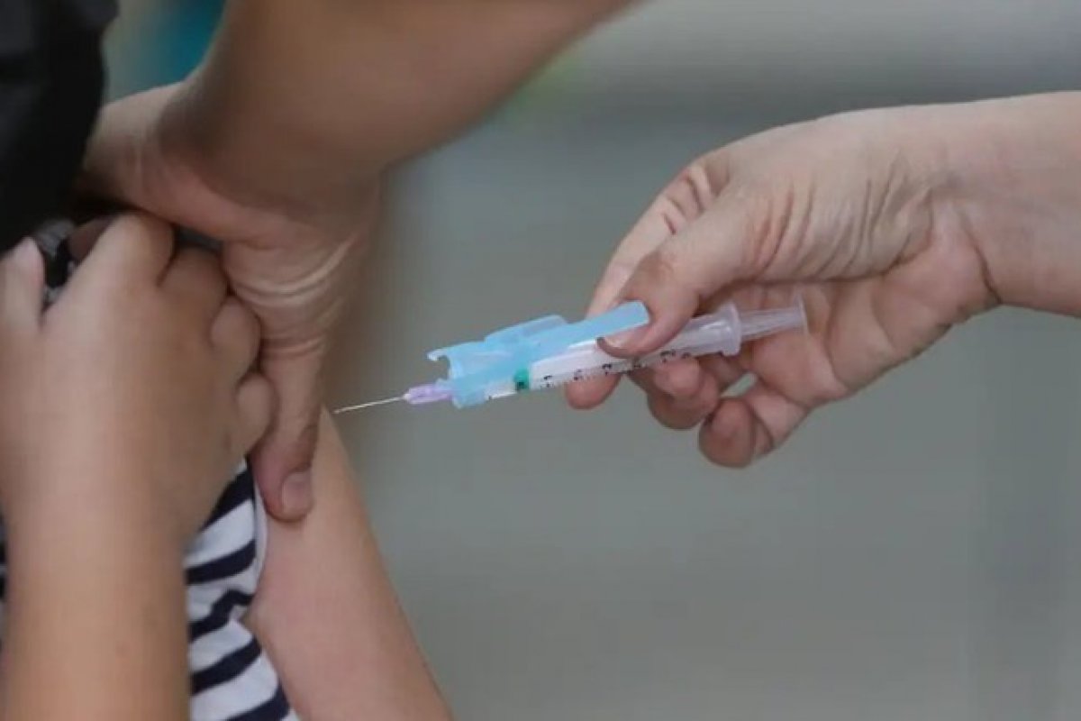 Fiocruz alerta sobre a importância da vacinação de crianças e adolescentes contra a Covid-19