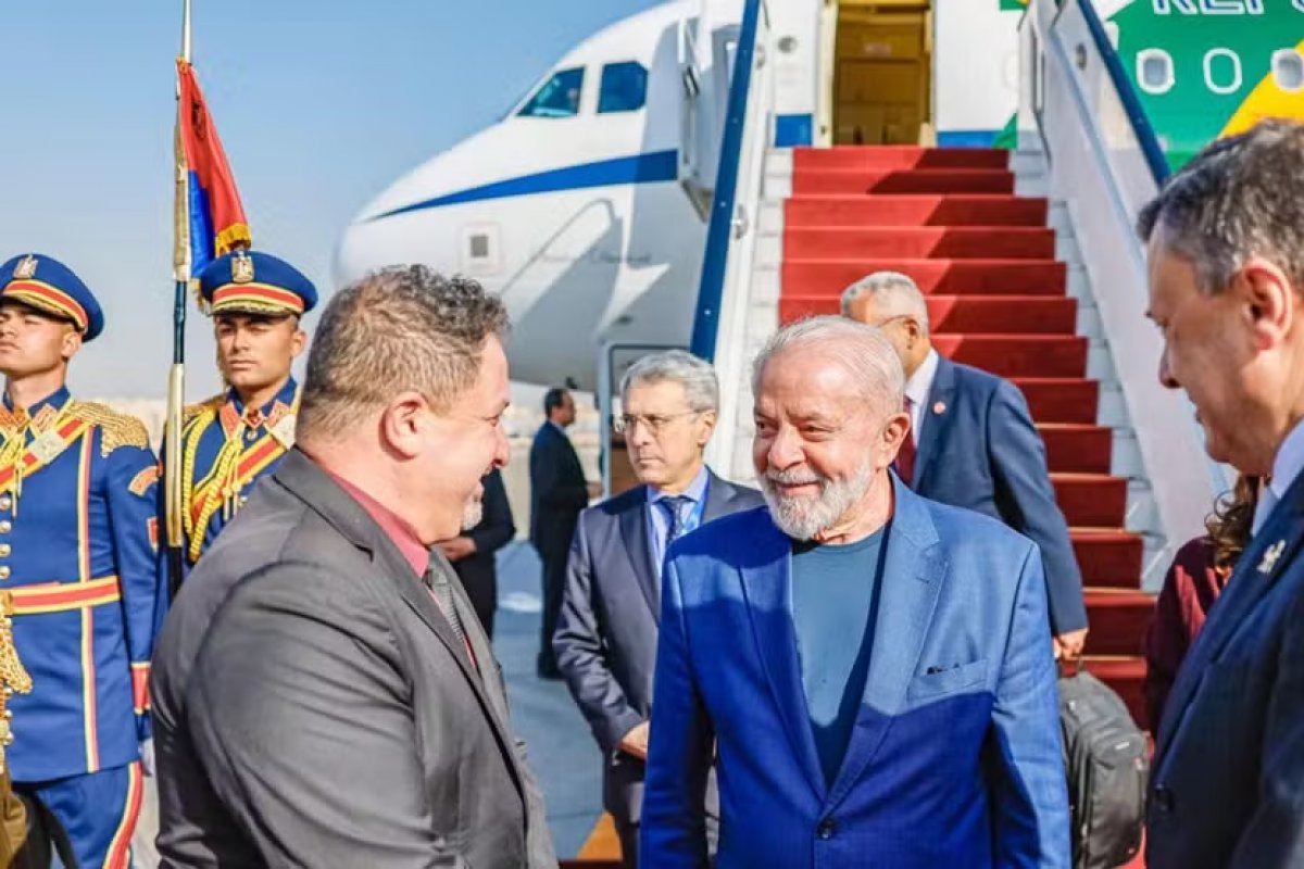 Lula desembarca no Egito para discutir guerra entre Israel e Hamas nesta quarta-feira (14)