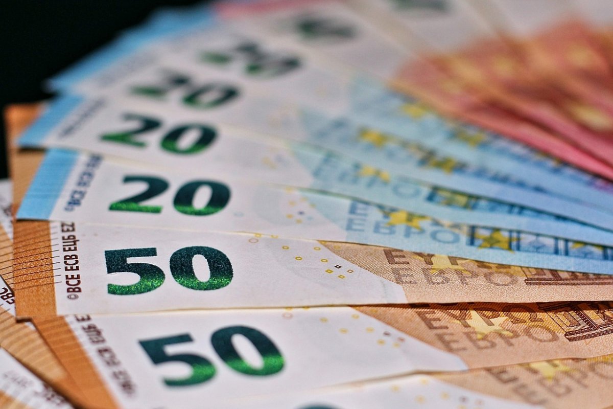 Eurostat: PIB da zona do euro fica estagnado no 4º trimestre