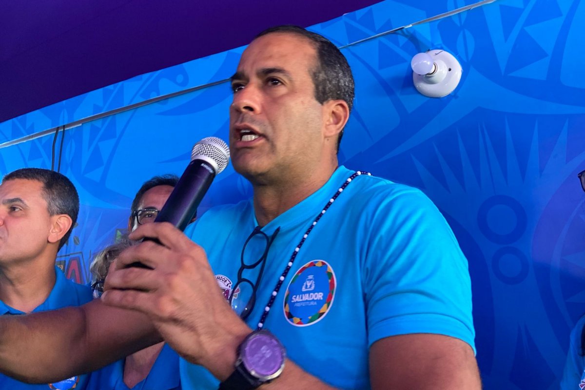 Bruno minimiza polêmicas e anuncia ampliação da passarela dos ambulantes em 2025