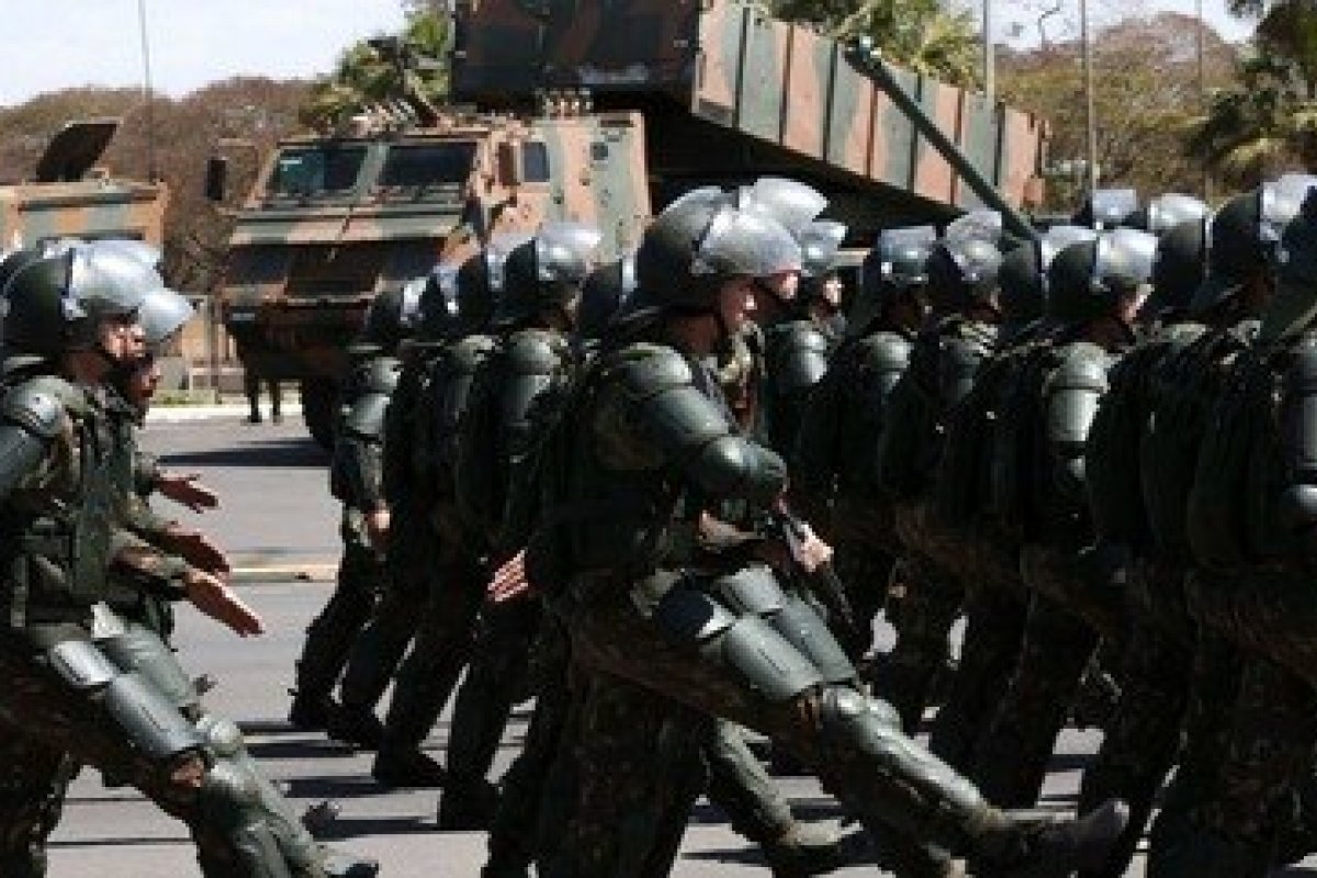 Exército exonera investigados em operação dos atos de 8/1 de cargos de comando oficiais