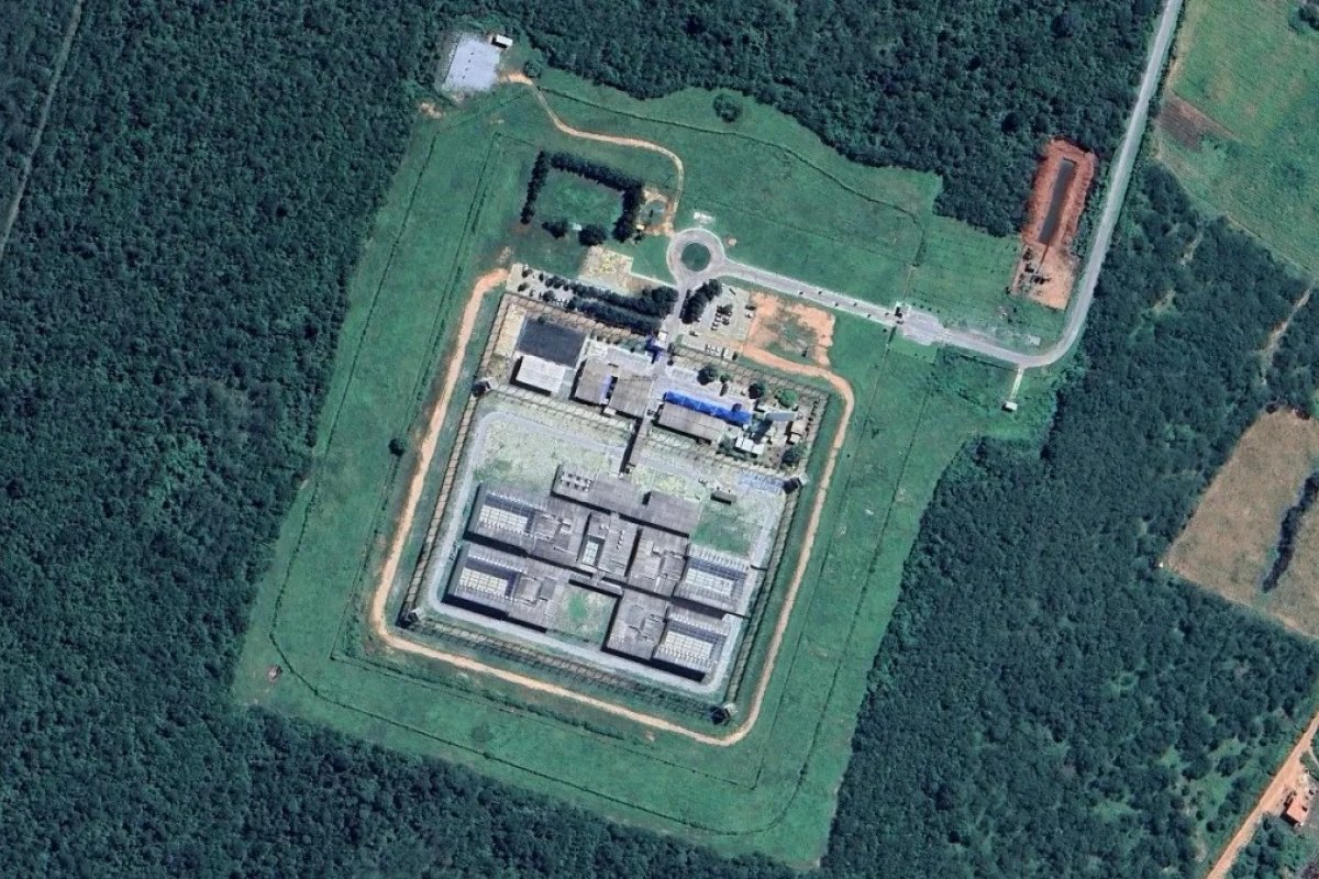 Fuga em Mossoró: detentos teriam fugido na madrugada após fazer buraco o teto da cela, diz site