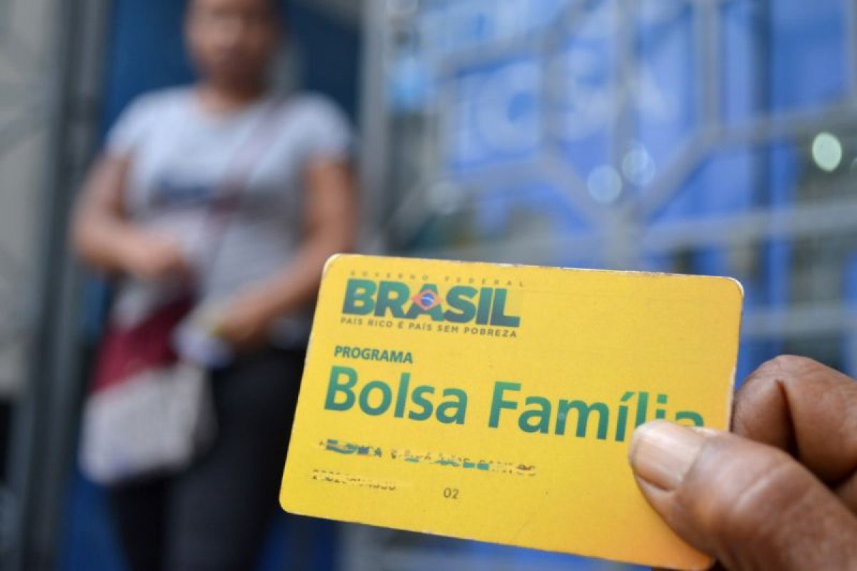 Expansão do Bolsa Família para mais pobres corre risco de falta de dinheiro
