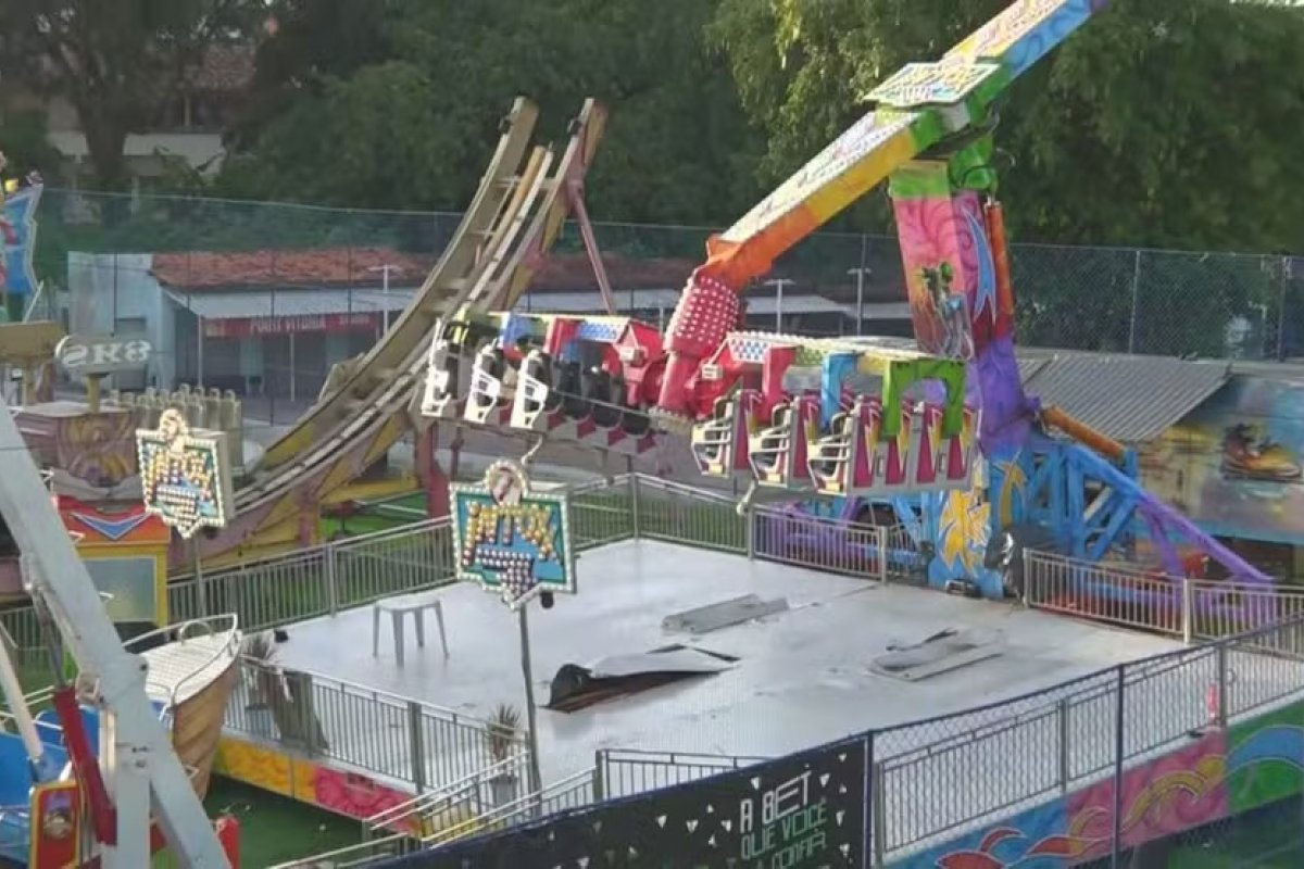 Vídeo: irmãos ficam feridos após brinquedo de parque cair em Salvador