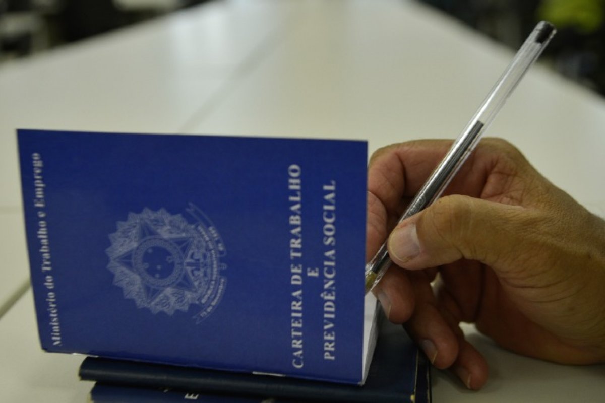 Taxa de desocupação cai pela 2° vez na Bahia e fecha 2023 em 13,2%