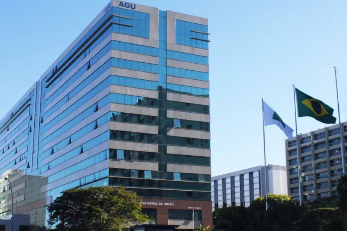 AGU exonera de cargo de direção servidor que participou de reunião ministerial de Bolsonaro