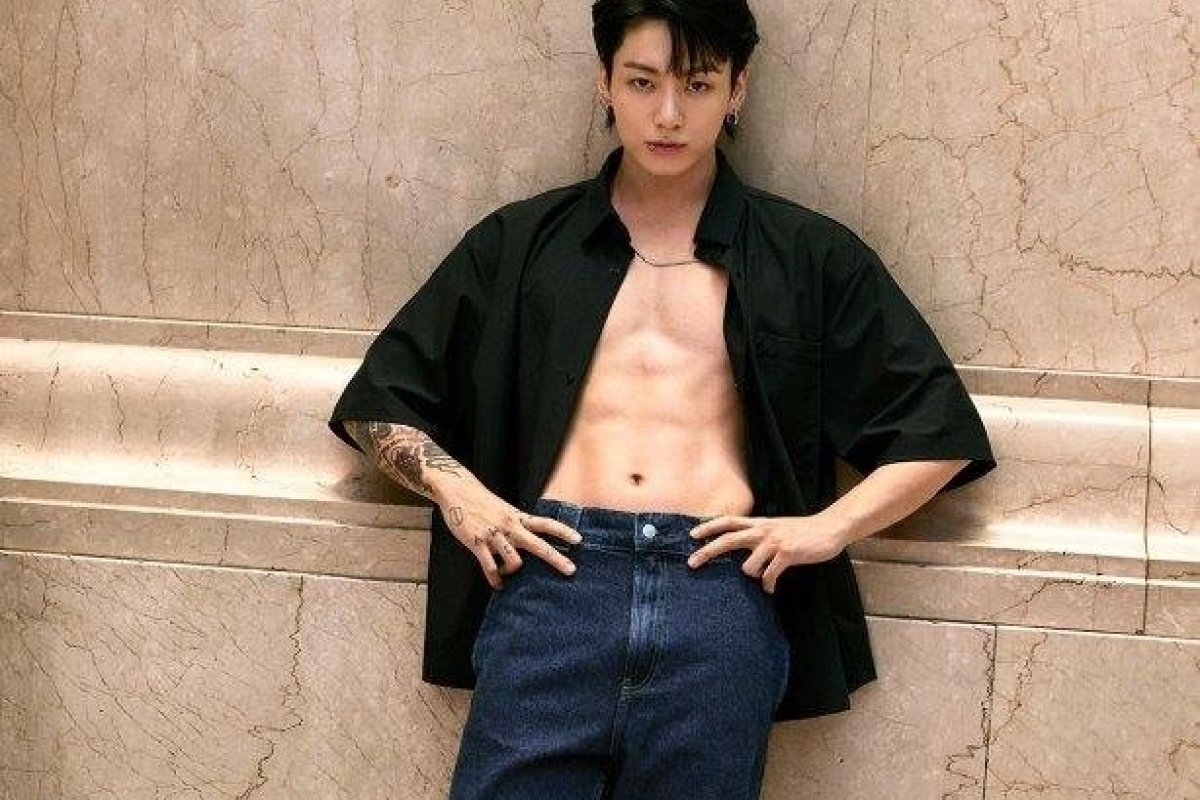 Calvin Klein apresenta Jung Kook em looks all jeans para sua campanha de Spring 2024!