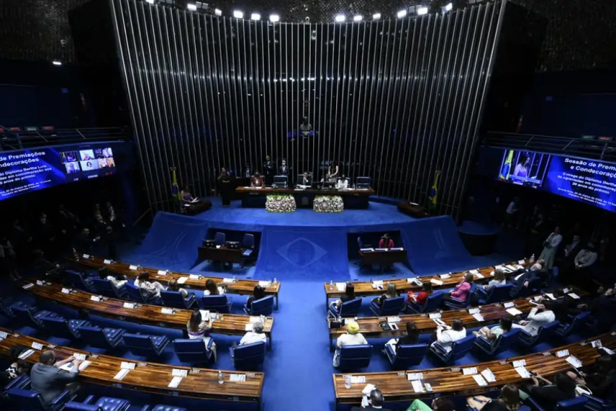 Senado tenta reverter decisão do STF sobre transporte gratuito nas eleições