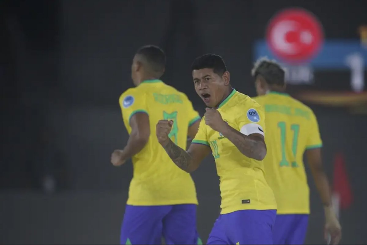 Brasil enfrenta Portugal na Copa do Mundo de Beach Soccer
