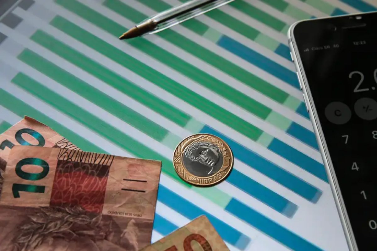 Bancos mantêm suas taxas de juros mesmo com queda da Selic, aponta Procon