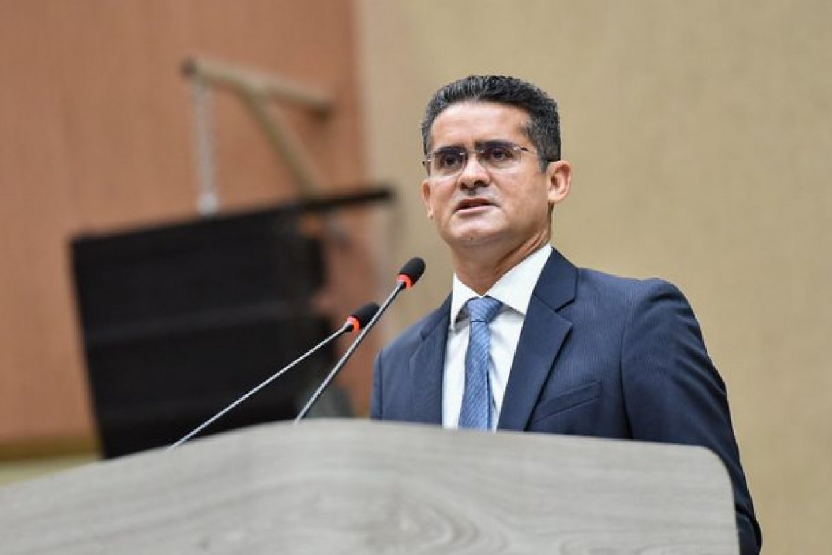 Prefeito de Manaus viaja em jatinho de empresário com contrato ativo na prefeitura