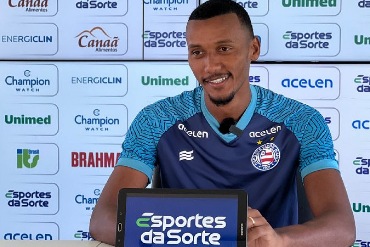 Esposa do volante Rezende relata ameaças após derrota do Bahia no clássico Ba-Vi