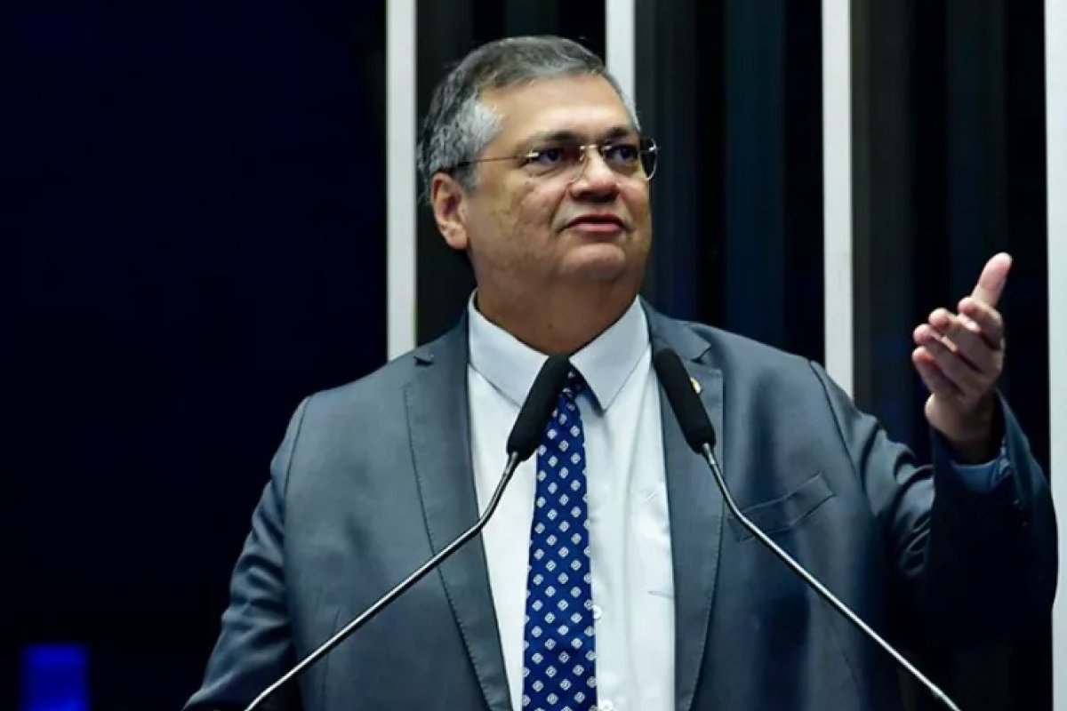 Dino apresenta PEC para acabar com aposentadoria compulsória de juízes, militares e promotores como punição; entenda