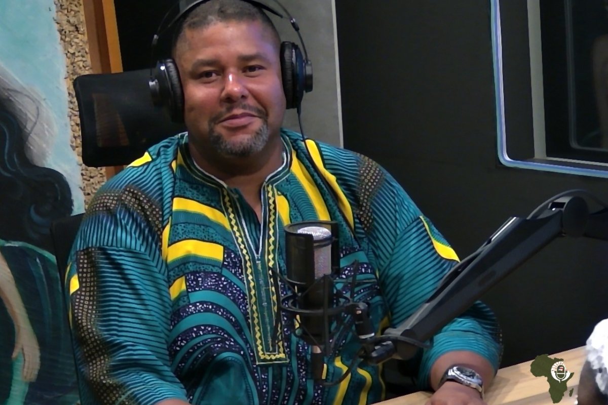 Em programa ao vivo, Podomblé fala sobre combate ao racismo e desigualdade nesta segunda (19)