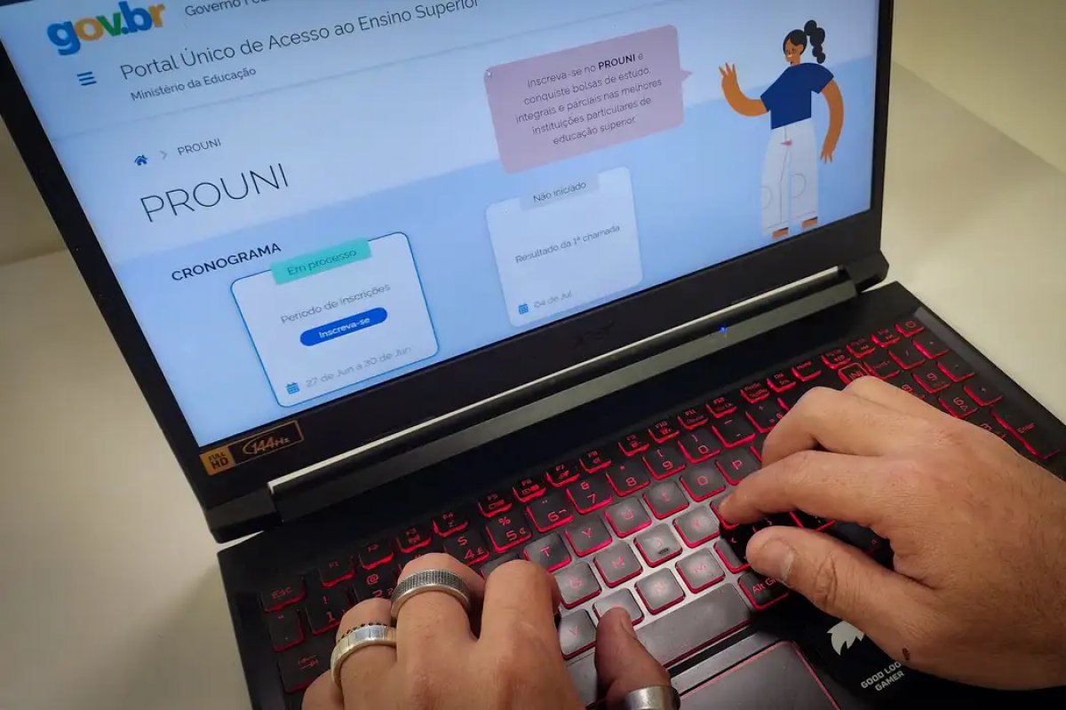 Prazo para comprovação de dados do Prouni do 1º semestre de 2024 termina nesta terça-feira (20)