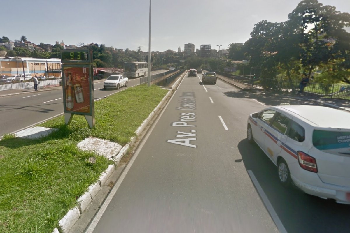 Motociclista fica ferido após colisão entre carro e moto