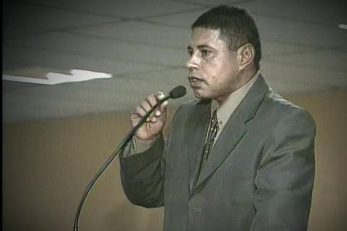 Ex-deputado é preso após condenação por mandar matar adolescente no DF