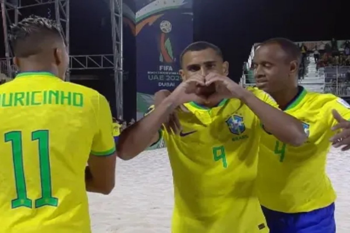 Brasil supera México e conquista primeiro lugar no Grupo D da Copa de Futebol de Areia