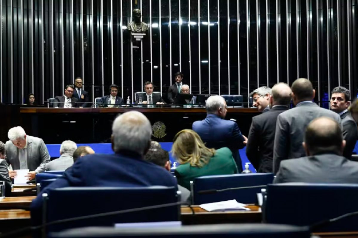 Senado aprova texto-base de projeto que prevê fim da 'saidinha' de presos em feriados